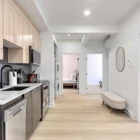 Free Indoor Parking Cozy & Spacious Condo In Heart Of Downtown Монреал Екстериор снимка